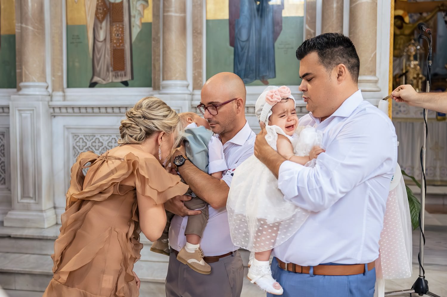 twin-baptism-larissa-michis-ceremony-mother-godfathers-handover-01